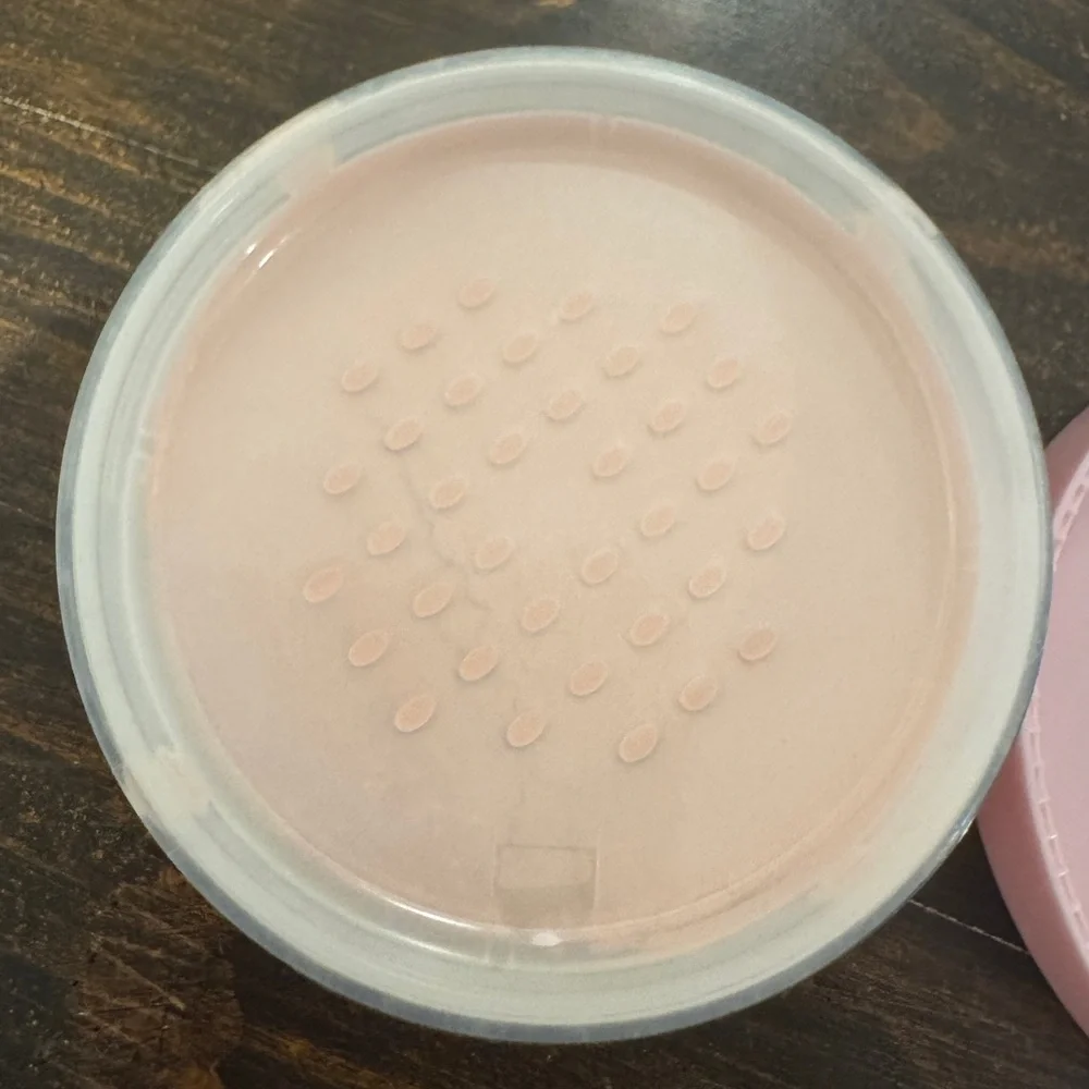 Never Used - Kylie Cosmetics Setting Powder - Soft Pink - Picture 3 of 3
